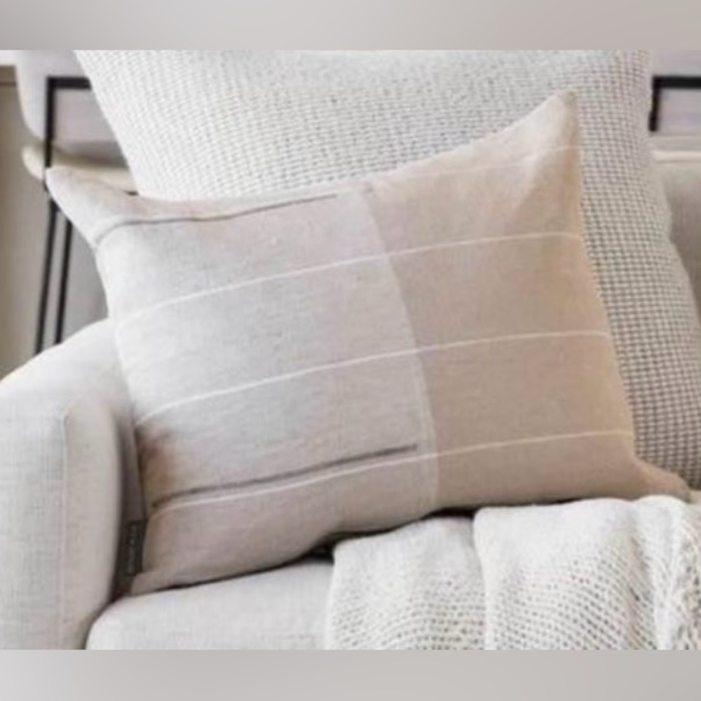 NWT McGee & Co Heron Pillow Cover. 20" x 16"